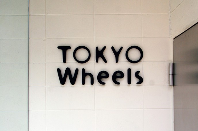 TOKYO Wheels 大阪 Store　ロゴサイン